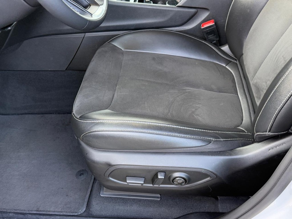 Jeep Grand Cherokee L Vehicle Image 16