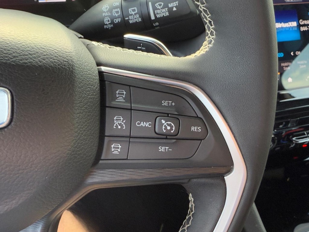 Jeep Grand Cherokee L Vehicle Image 18