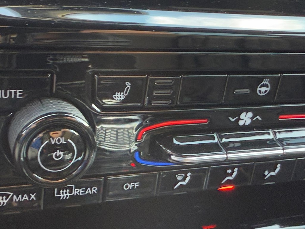 Jeep Grand Cherokee L Vehicle Image 22