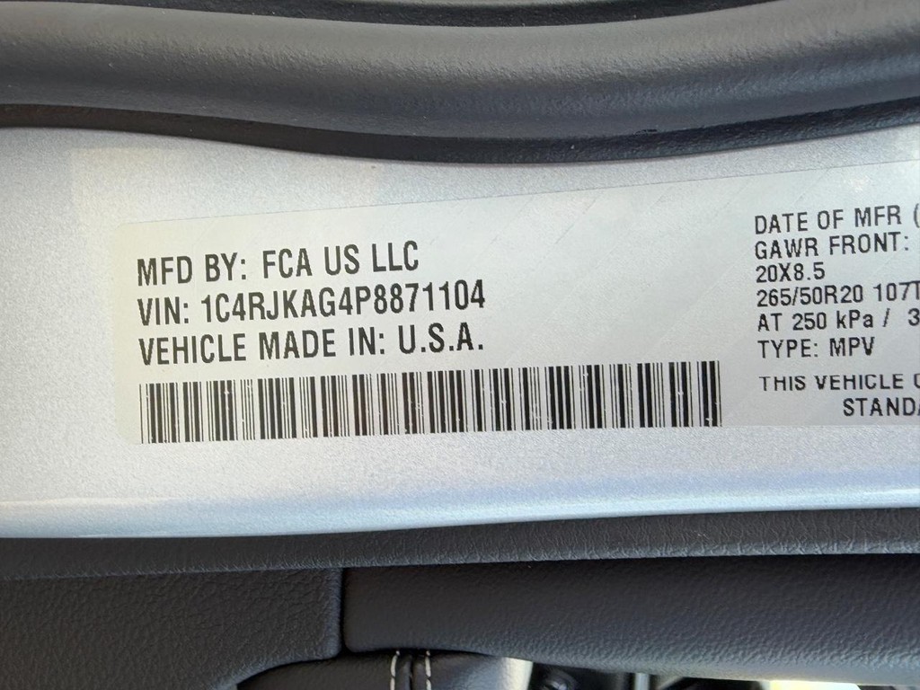 Jeep Grand Cherokee L Vehicle Image 23