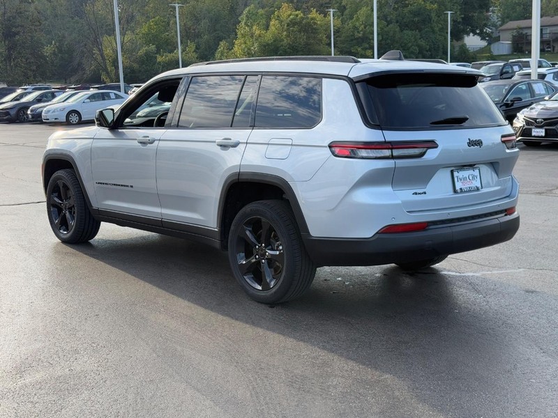 Jeep Grand Cherokee L Vehicle Image 6