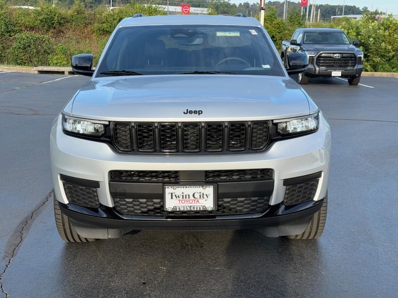 Jeep Grand Cherokee L Vehicle Image 9