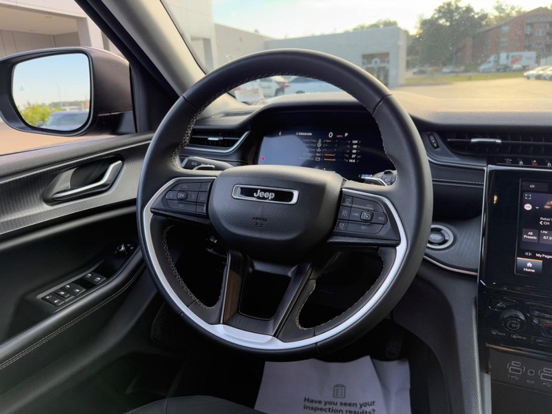 Jeep Grand Cherokee L Vehicle Image 13