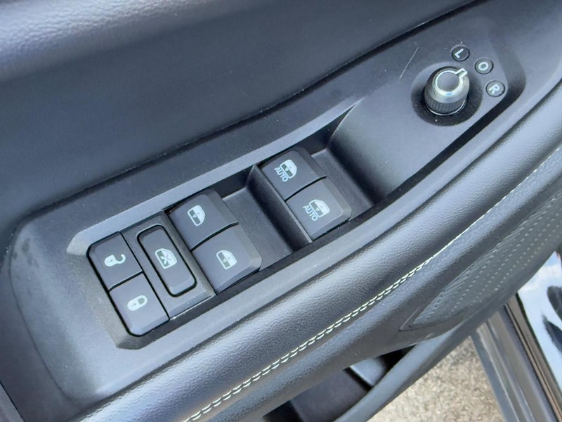 Jeep Grand Cherokee L Vehicle Image 15
