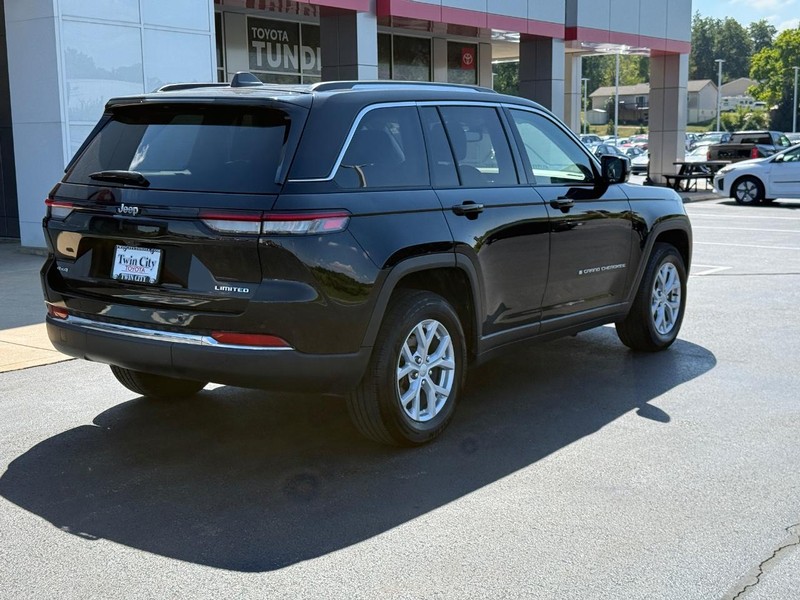 Jeep Grand Cherokee Vehicle Image 3