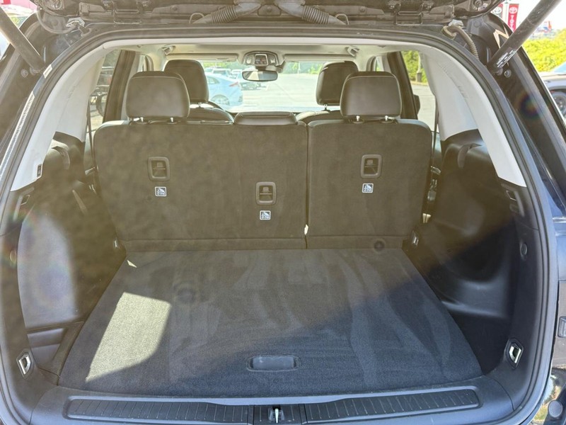Jeep Grand Cherokee Vehicle Image 4