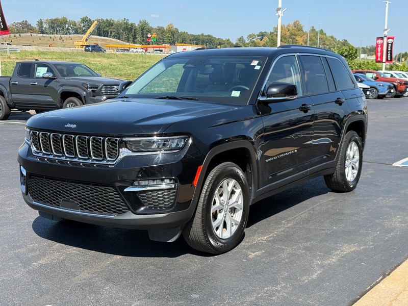 Jeep Grand Cherokee Vehicle Image 9