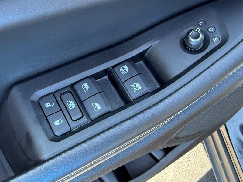 Jeep Grand Cherokee Vehicle Image 15