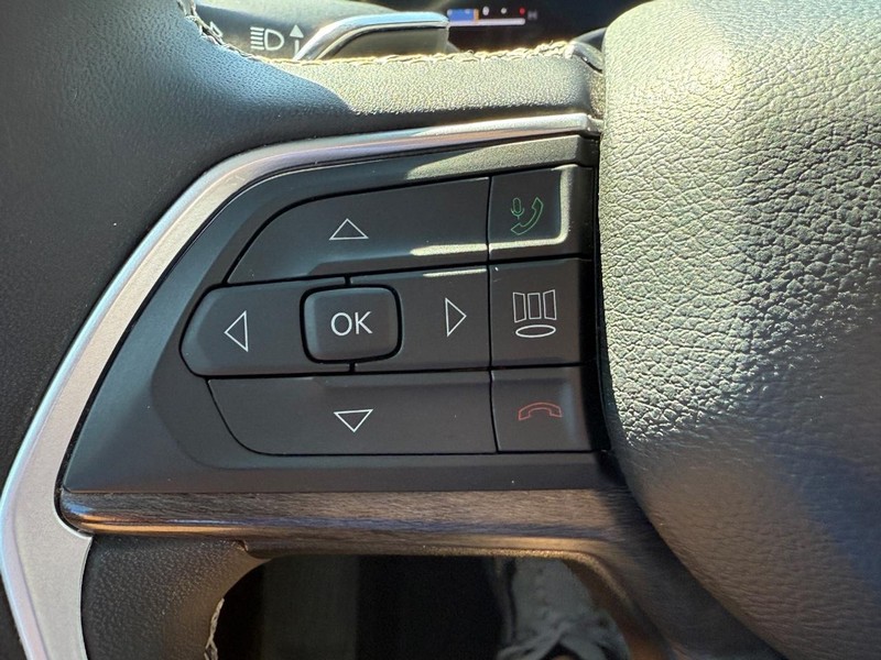Jeep Grand Cherokee Vehicle Image 18