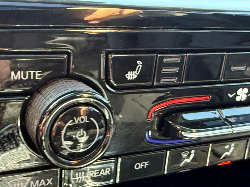 Jeep Grand Cherokee Vehicle Image 23