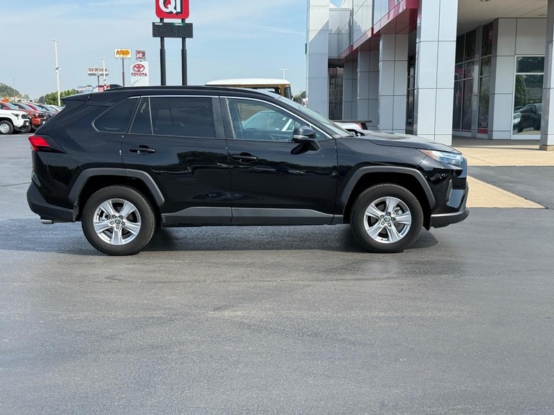 Toyota RAV4 Vehicle Image 2