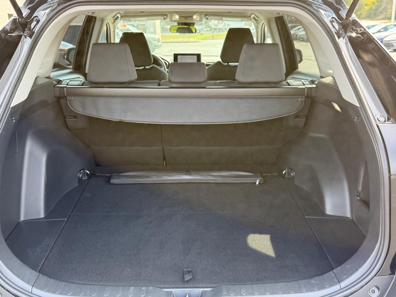 Toyota RAV4 Vehicle Image 4