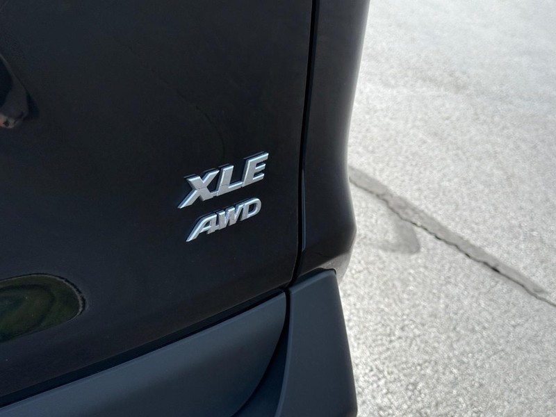 Toyota RAV4 Vehicle Image 6