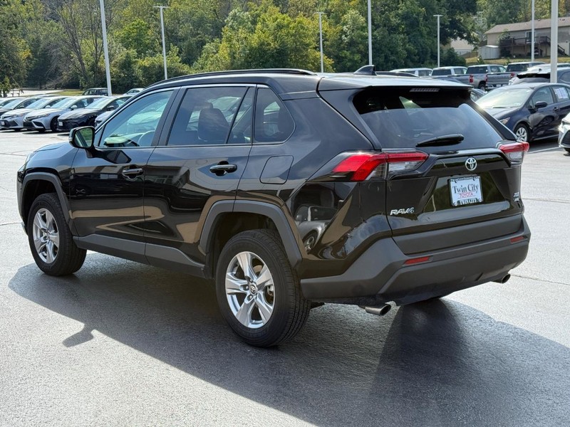 Toyota RAV4 Vehicle Image 7