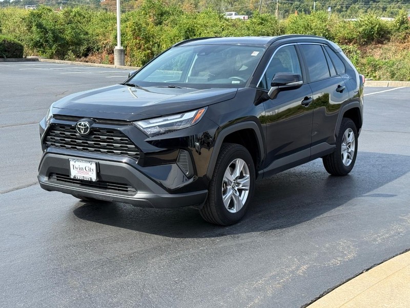 Toyota RAV4 Vehicle Image 9