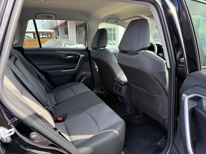 Toyota RAV4 Vehicle Image 11