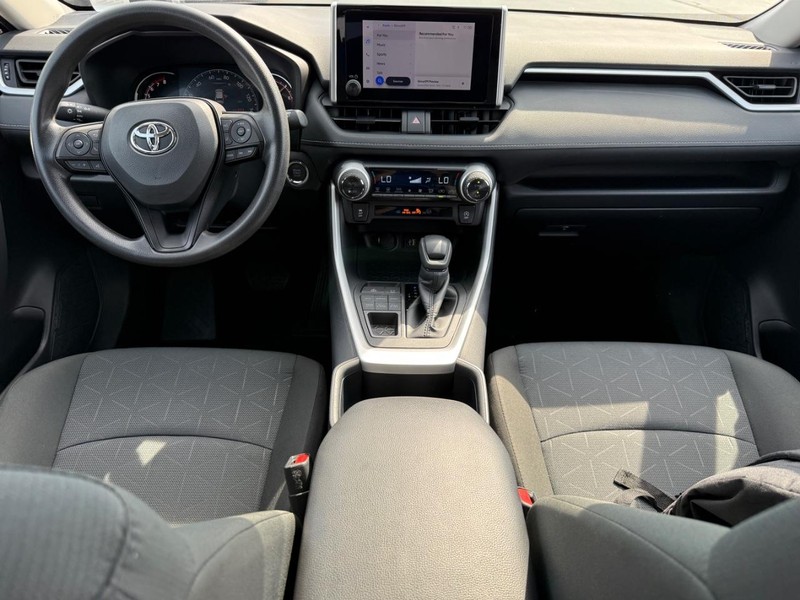 Toyota RAV4 Vehicle Image 12