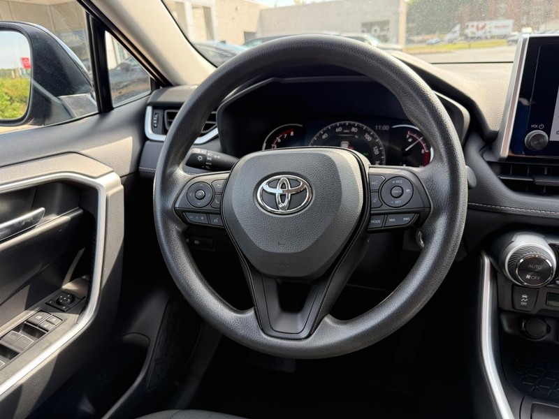 Toyota RAV4 Vehicle Image 13