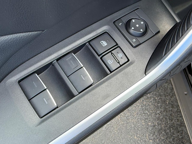 Toyota RAV4 Vehicle Image 15
