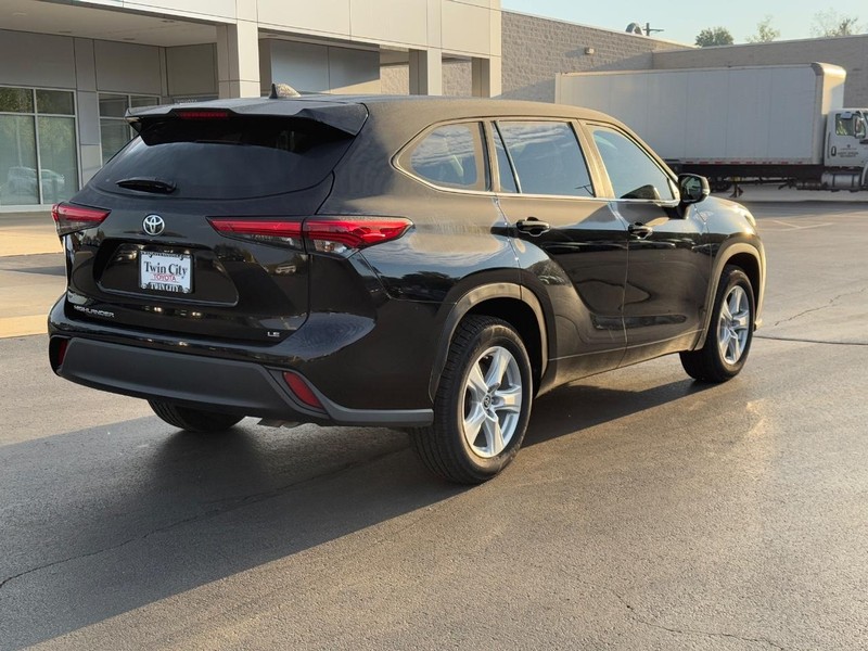 Toyota Highlander Vehicle Image 3