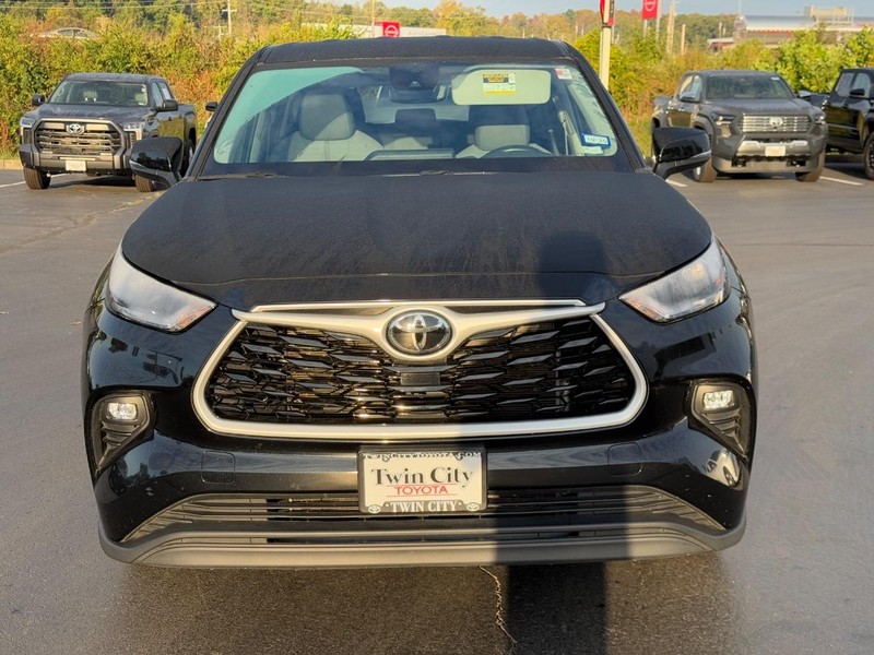 Toyota Highlander Vehicle Image 10