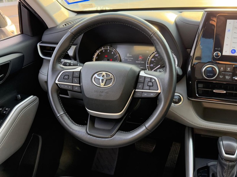 Toyota Highlander Vehicle Image 14