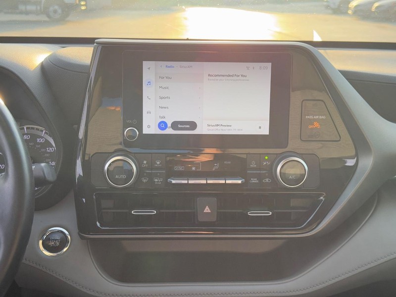 Toyota Highlander Vehicle Image 15