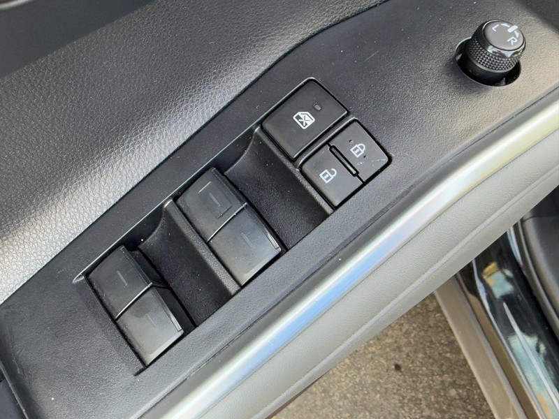 Toyota Highlander Vehicle Image 16