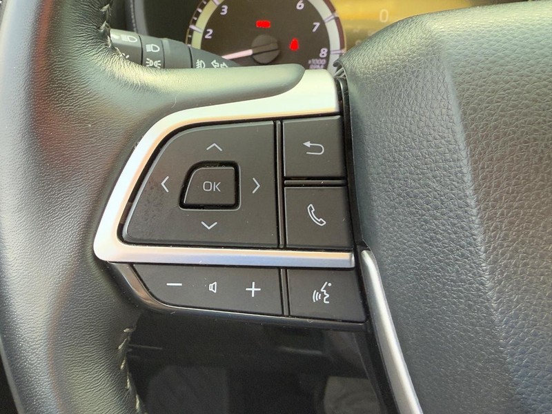 Toyota Highlander Vehicle Image 18