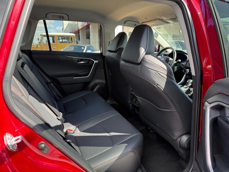 Toyota RAV4 Vehicle Image 11