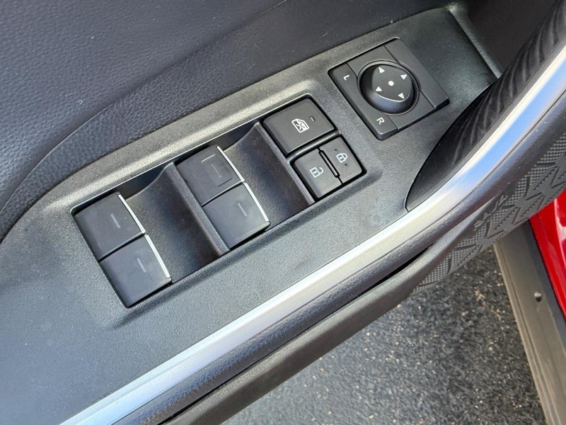 Toyota RAV4 Vehicle Image 15