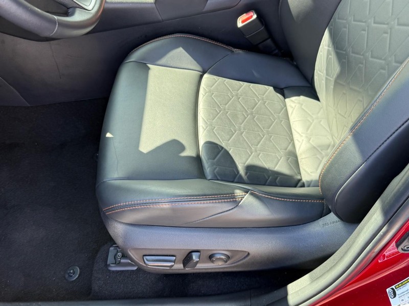 Toyota RAV4 Vehicle Image 16