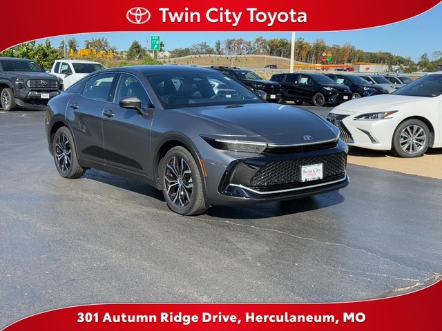 2023 Toyota Crown Limited's photo