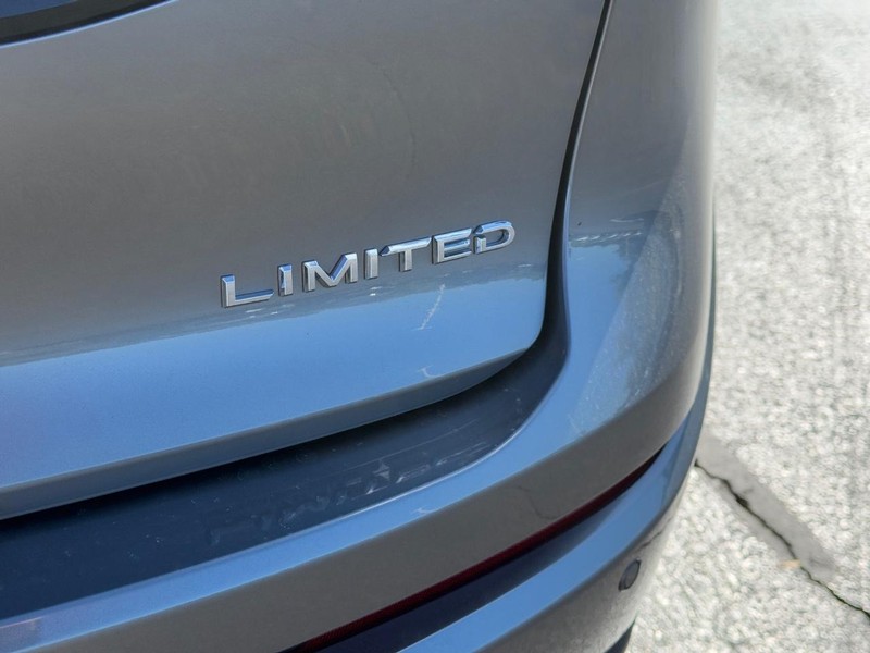 Toyota Crown Vehicle Image 6