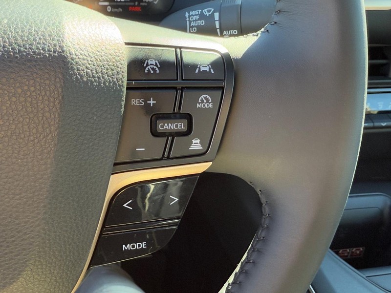 Toyota Crown Vehicle Image 19