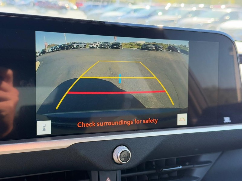 Toyota Crown Vehicle Image 22