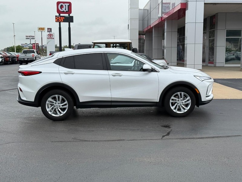 Buick Envista Vehicle Image 2