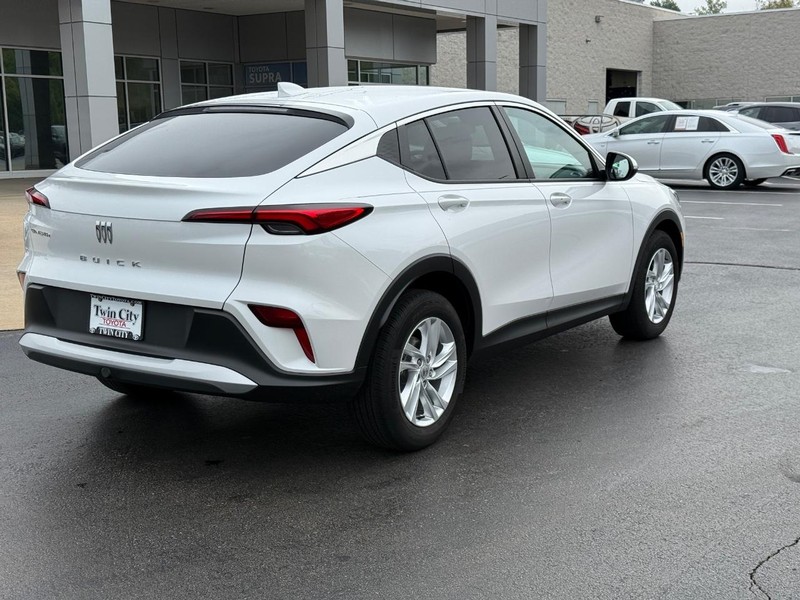 Buick Envista Vehicle Image 3