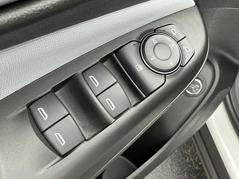 Buick Envista Vehicle Image 14