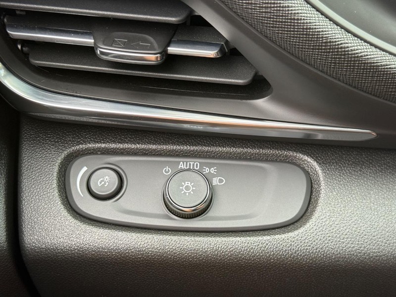 Buick Envista Vehicle Image 16