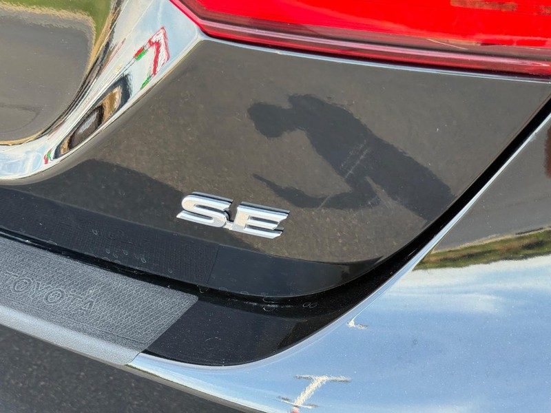 Toyota Camry Vehicle Image 6