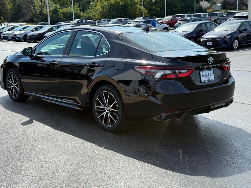 Toyota Camry Vehicle Image 7