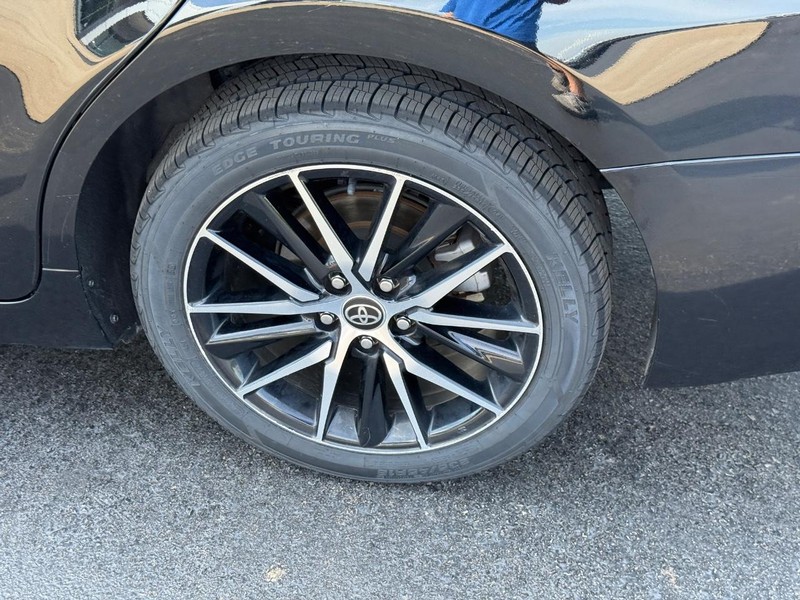 Toyota Camry Vehicle Image 8