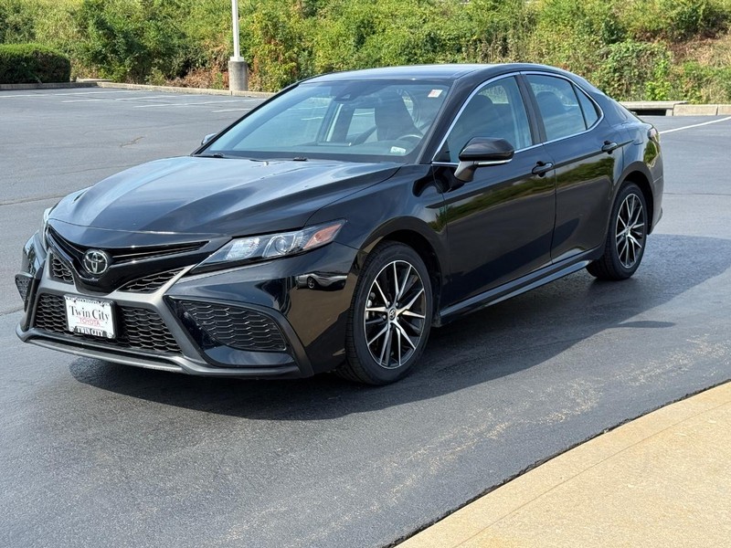 Toyota Camry Vehicle Image 9