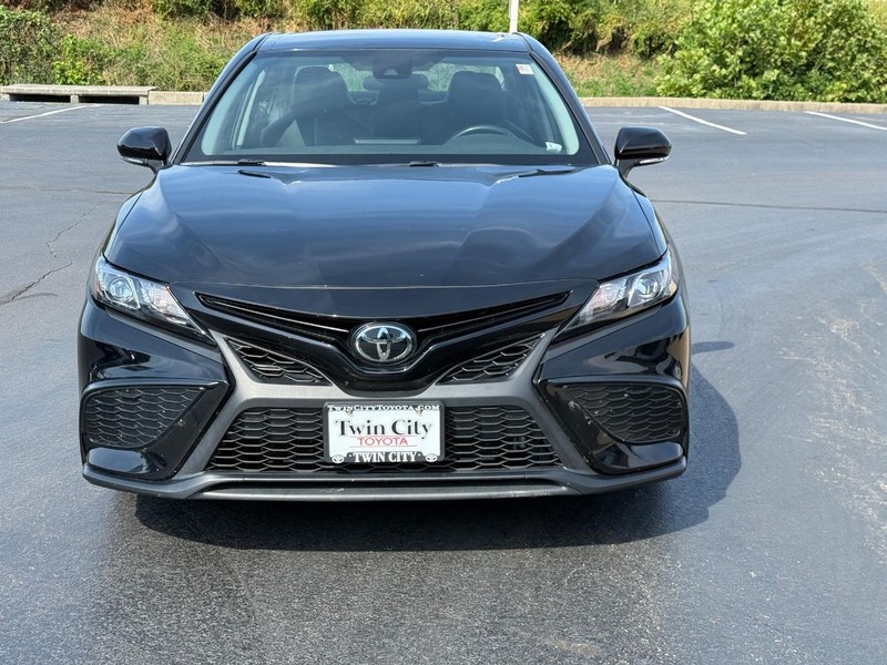 Toyota Camry Vehicle Image 10