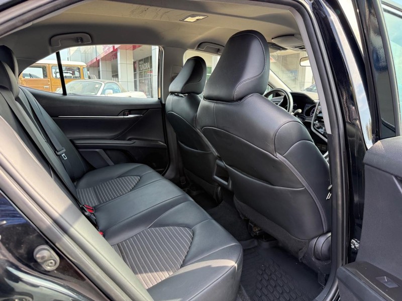 Toyota Camry Vehicle Image 11