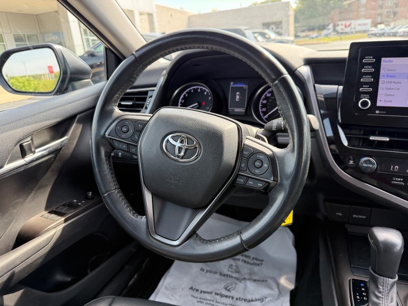 Toyota Camry Vehicle Image 13