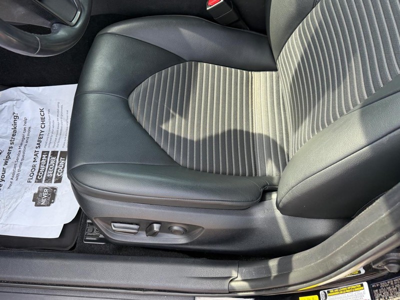 Toyota Camry Vehicle Image 16