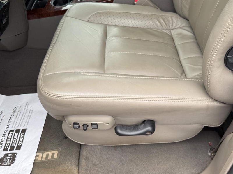 Dodge Ram 2500 Vehicle Image 16