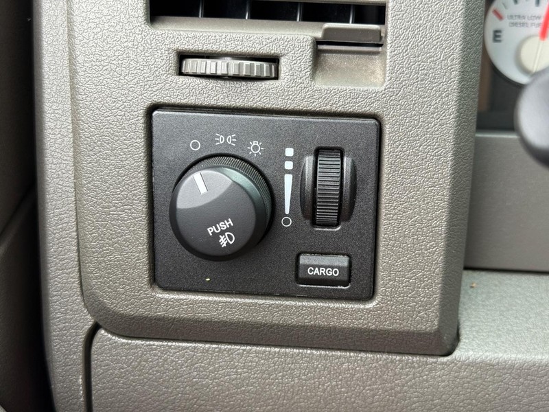 Dodge Ram 2500 Vehicle Image 17